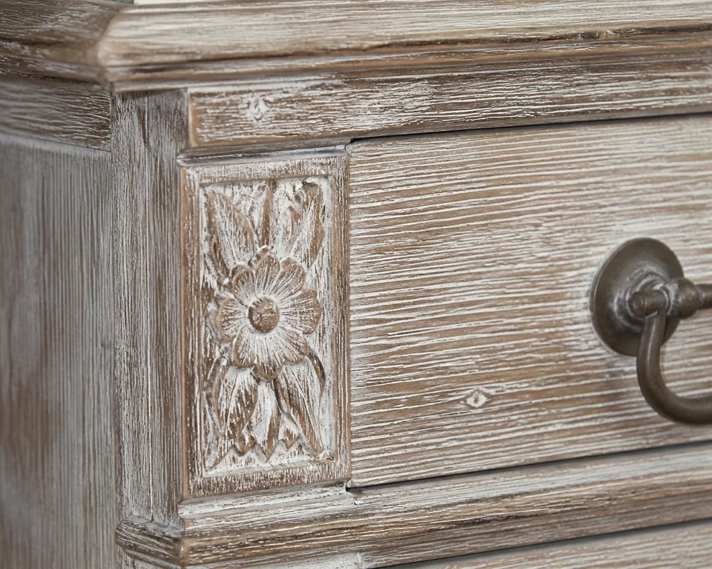 découvrez nos astuces pour ceruser un meuble et révéler toute la beauté des bois anciens, en sublimant leur charme et leur authenticité.