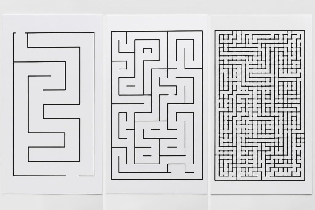 téléchargez et imprimez des labyrinthes adaptés aux enfants de 5 à 10 ans, du niveau facile au difficile, pour un divertissement éducatif et progressif.